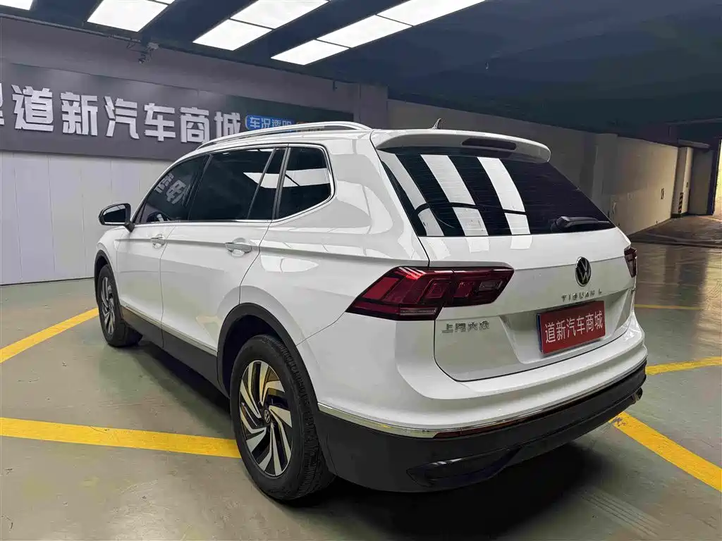 Volkswagen Tiguan L — фото 7