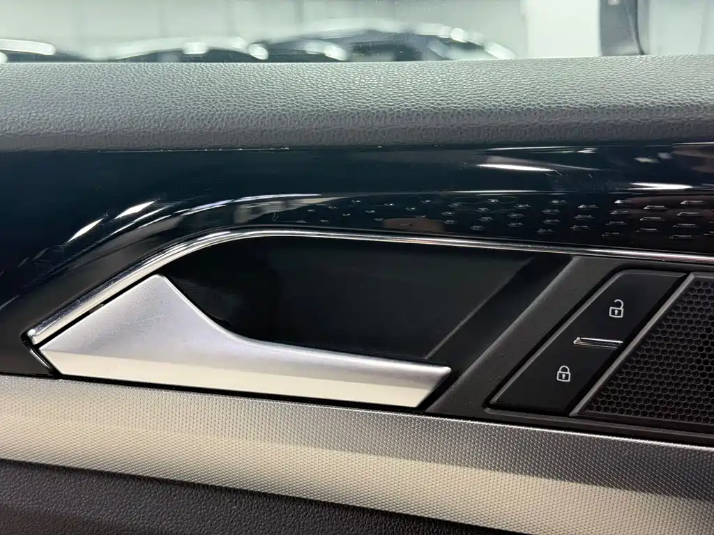 Volkswagen Passat — фото 14