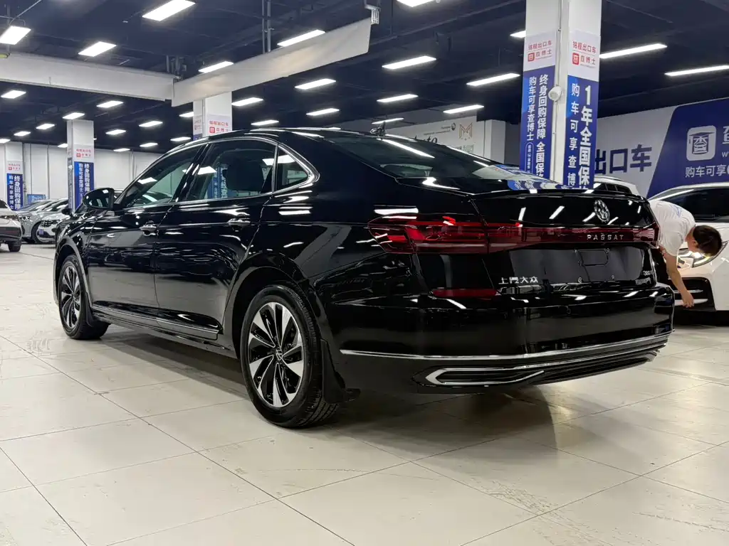 Volkswagen Passat — фото 6