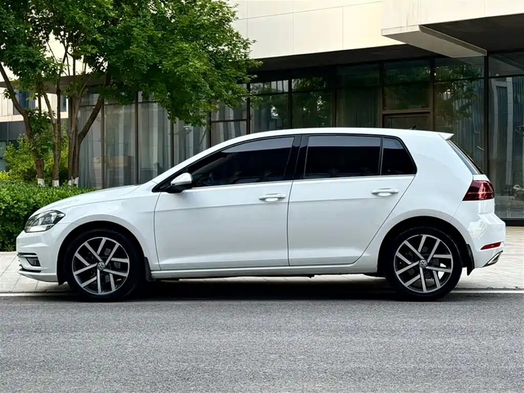 Volkswagen Golf — фото 6