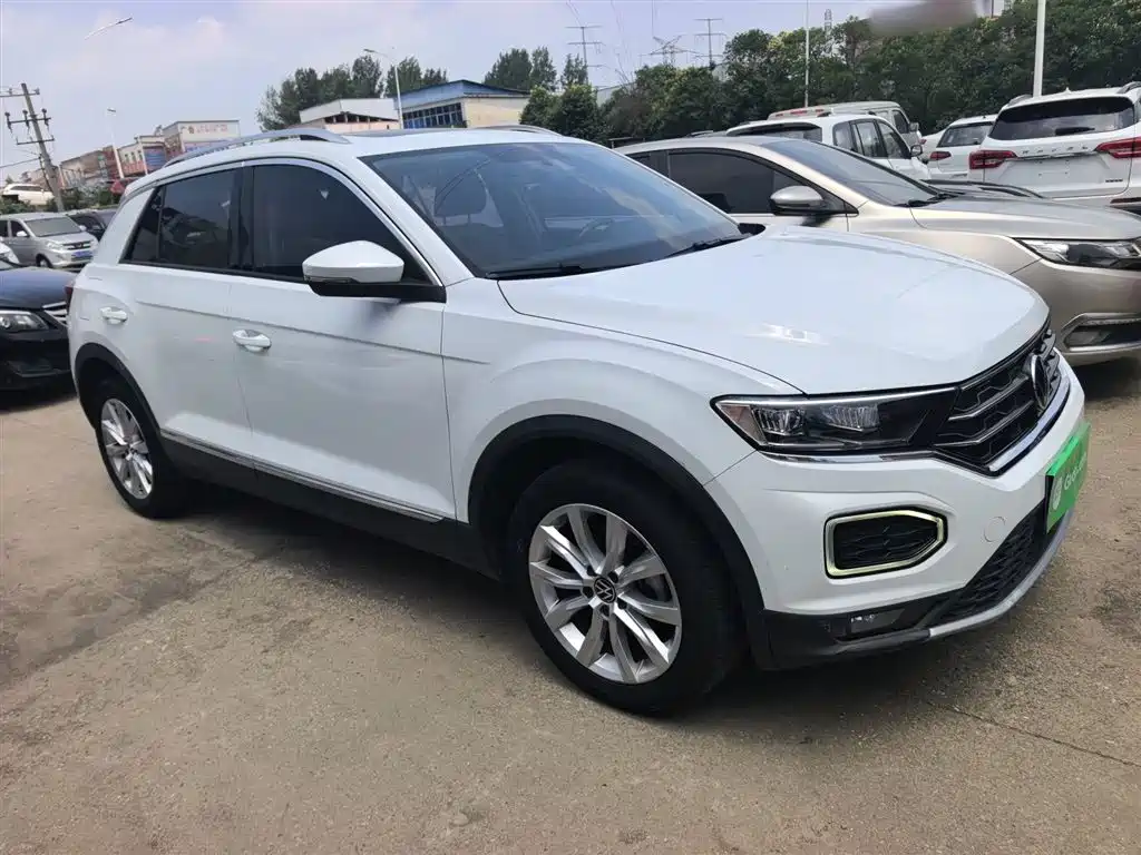 Volkswagen T-Roc — фото 9