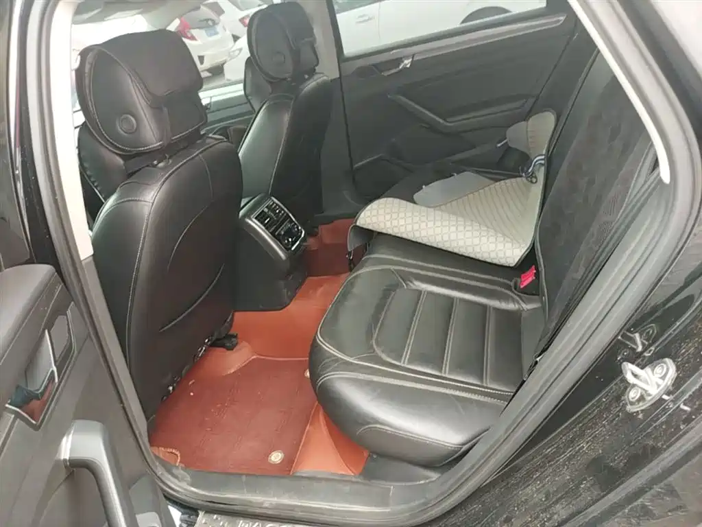 Volkswagen Passat — фото 17