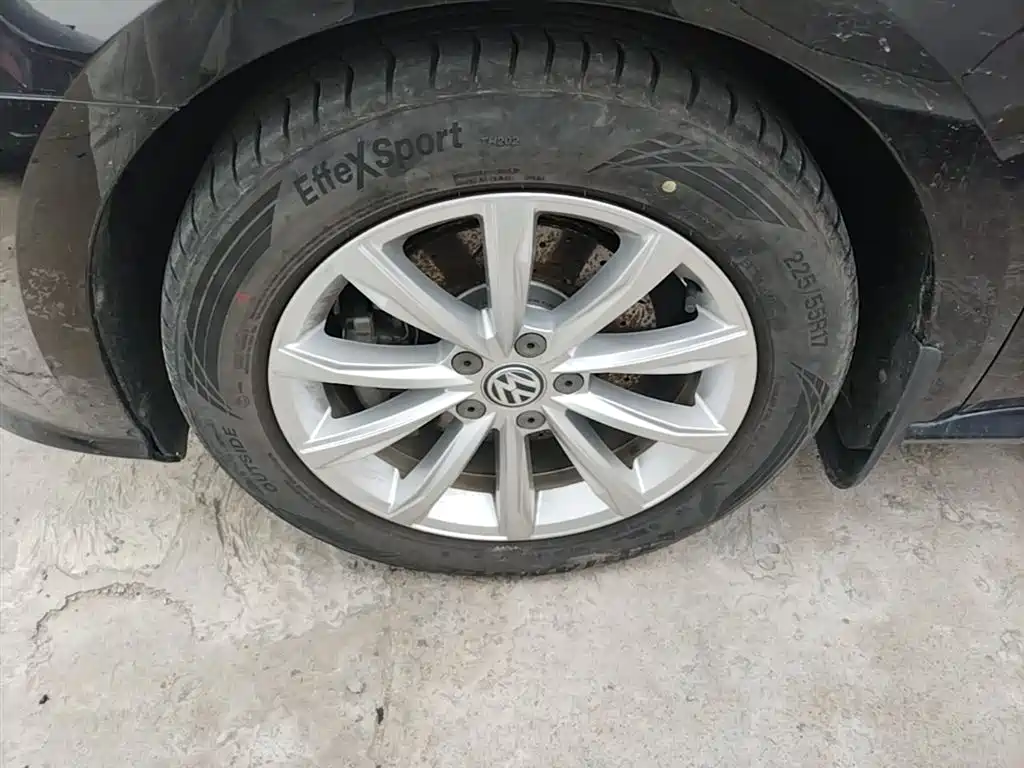 Volkswagen Passat — фото 23