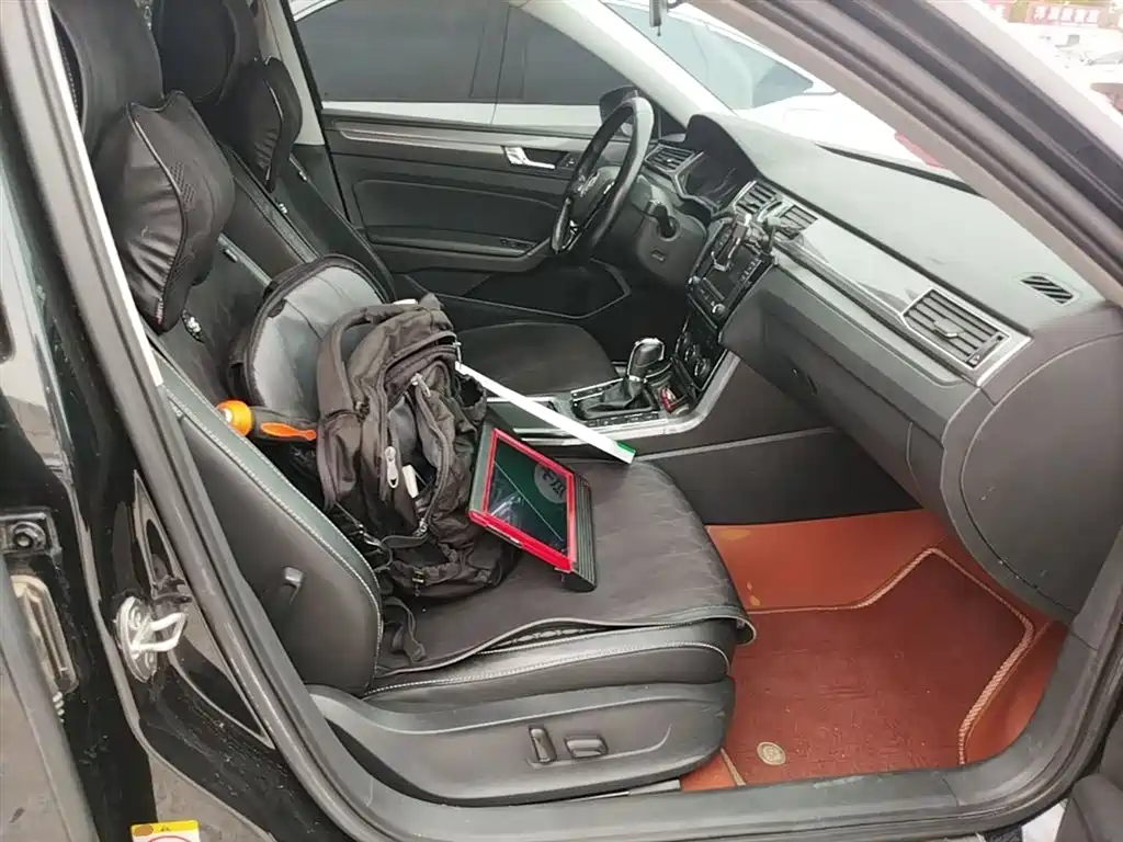 Volkswagen Passat — фото 25