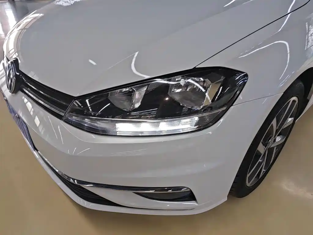 Volkswagen Golf — фото 24