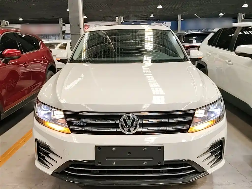 Volkswagen Tiguan L PHEV — фото 3