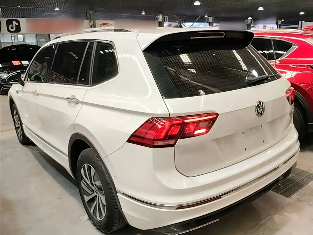 Volkswagen Tiguan L PHEV — фото 5