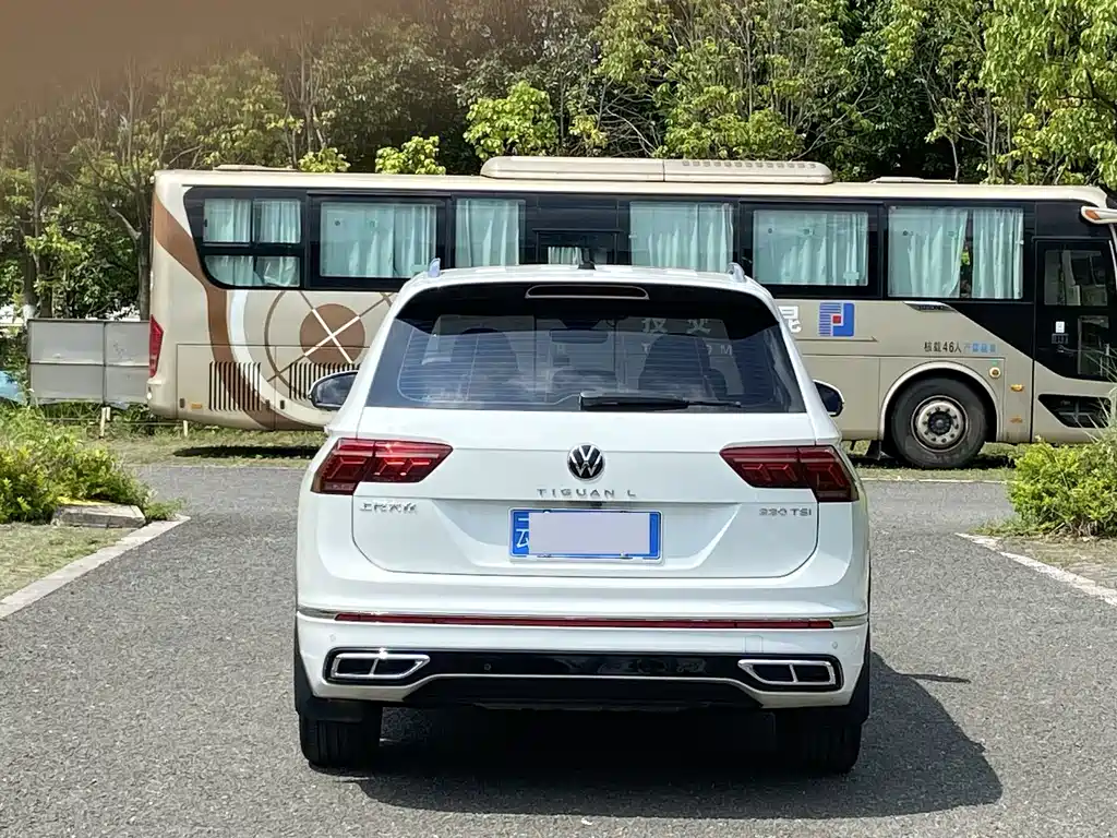 Volkswagen Tiguan L — фото 3
