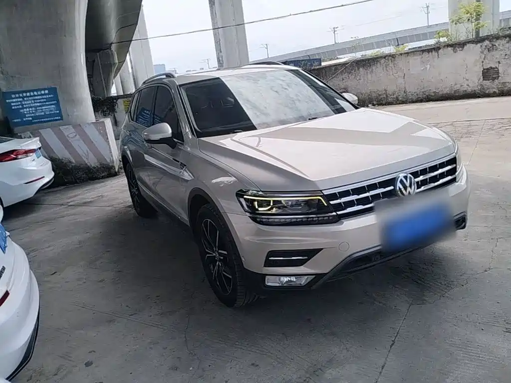 Volkswagen Tiguan L — фото 4