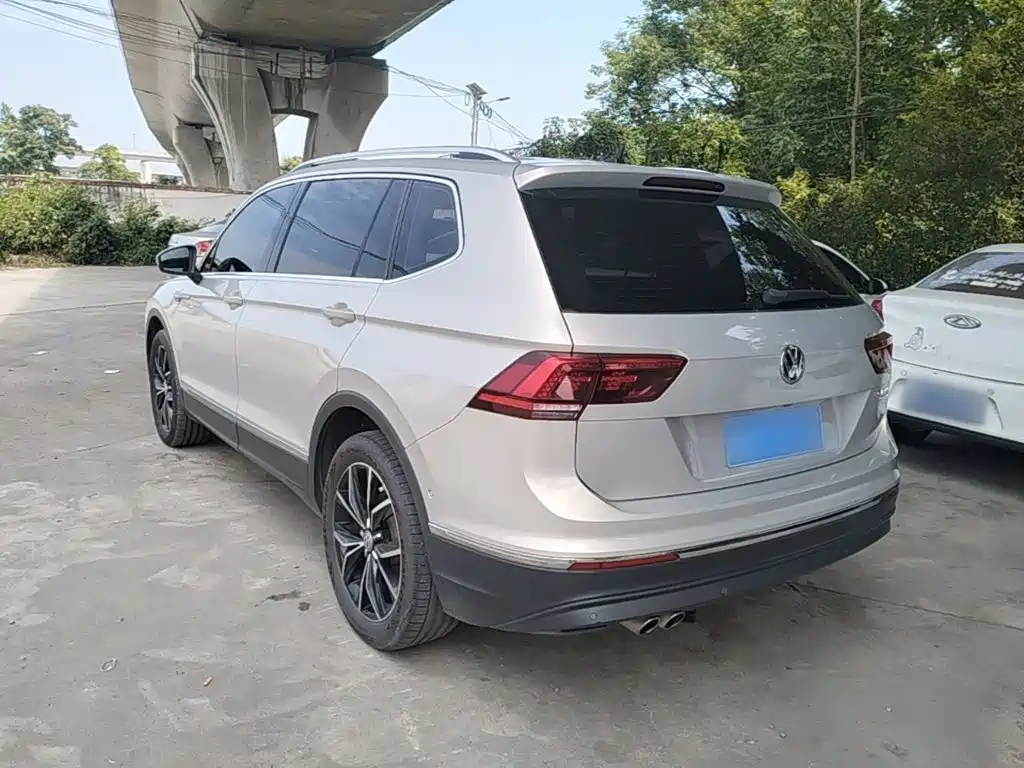 Volkswagen Tiguan L — фото 5