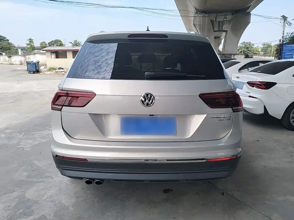 Volkswagen Tiguan L — фото 6