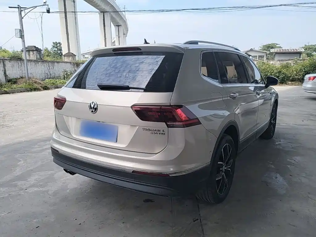 Volkswagen Tiguan L — фото 7