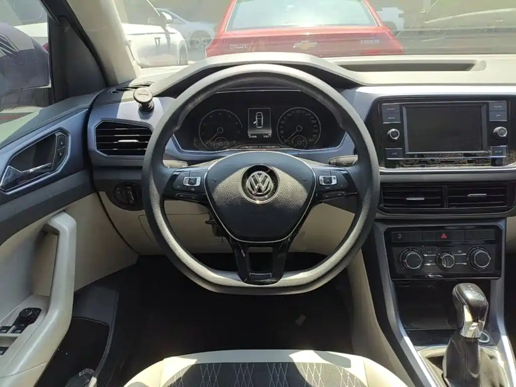 Volkswagen T-Cross — фото 11