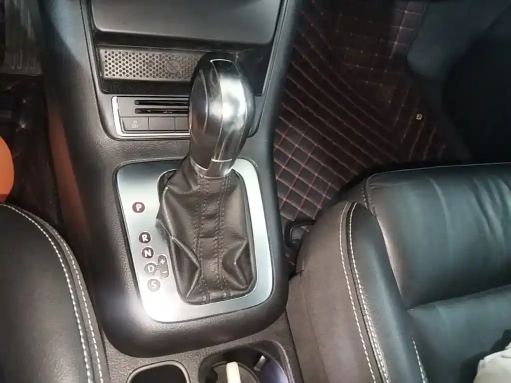 Volkswagen Tiguan — фото 14