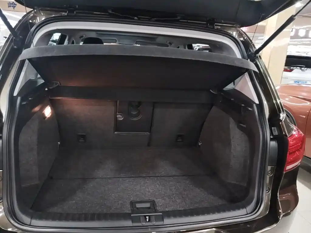 Volkswagen Tiguan — фото 19