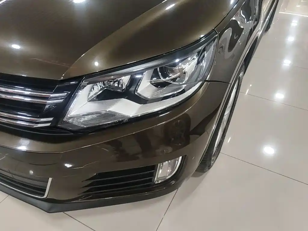 Volkswagen Tiguan — фото 24