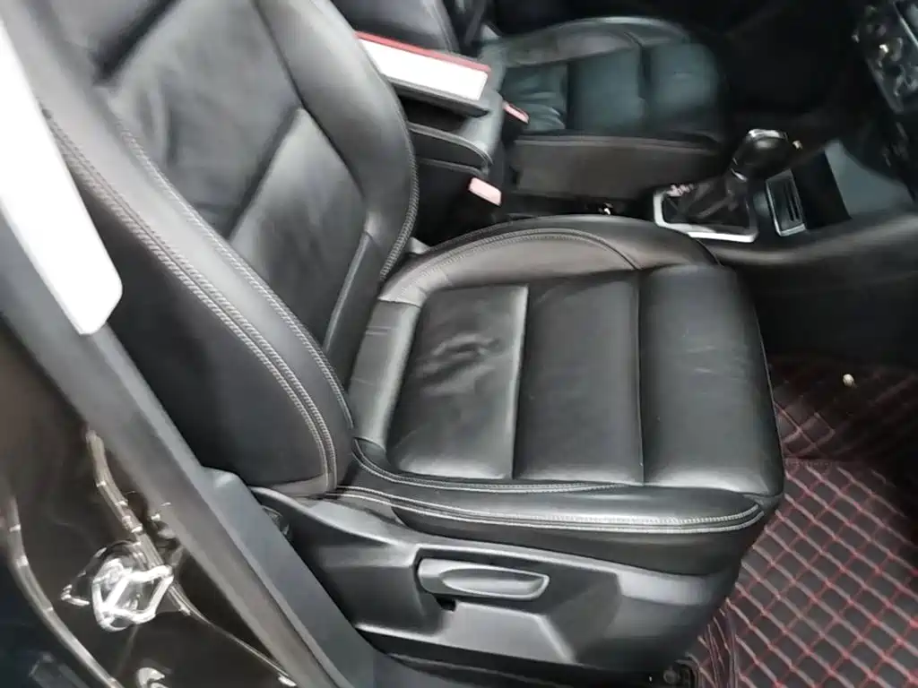 Volkswagen Tiguan — фото 25