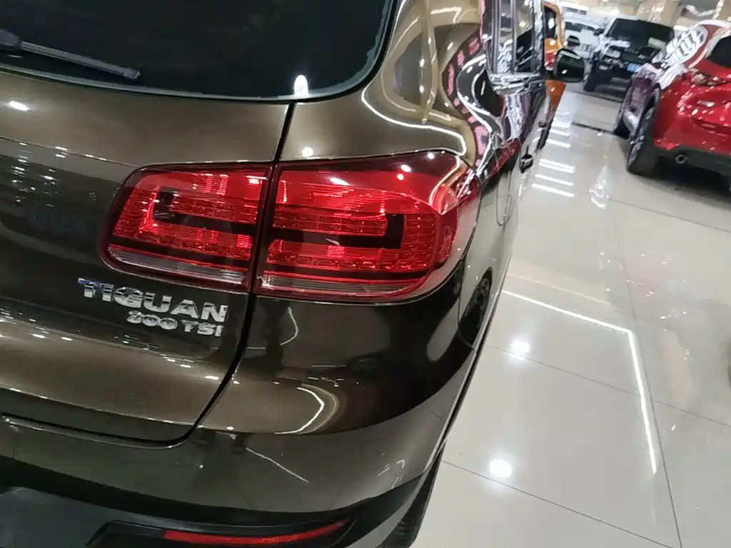 Volkswagen Tiguan — фото 8