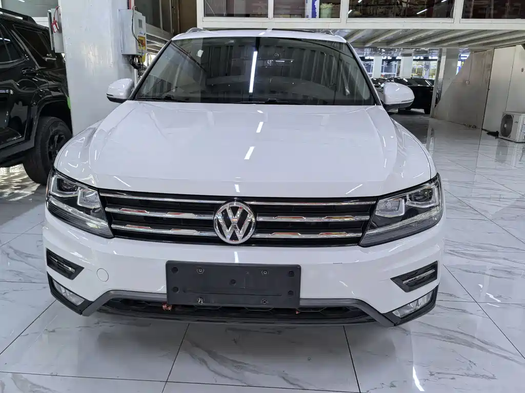 Volkswagen Tiguan L — фото 2