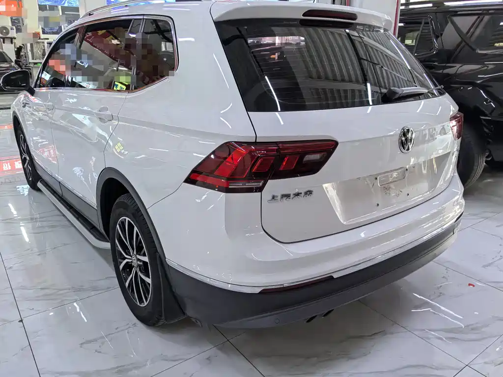 Volkswagen Tiguan L — фото 4
