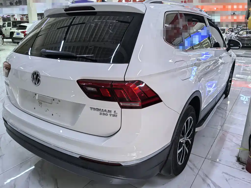 Volkswagen Tiguan L — фото 6