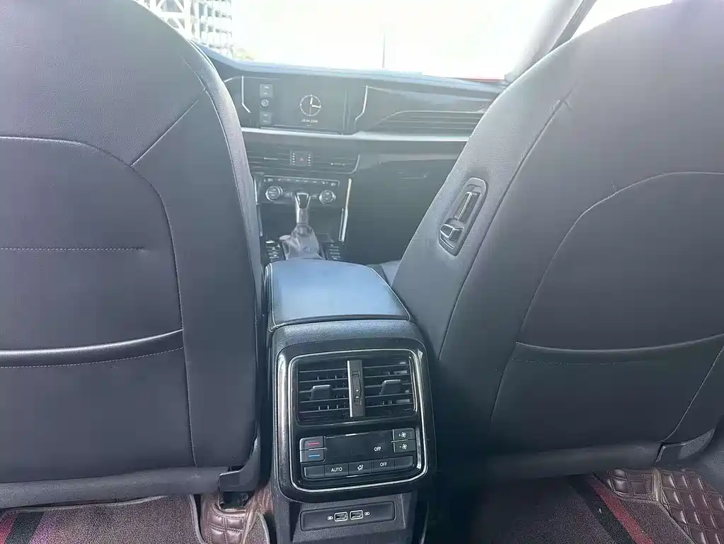 Volkswagen Passat — фото 11