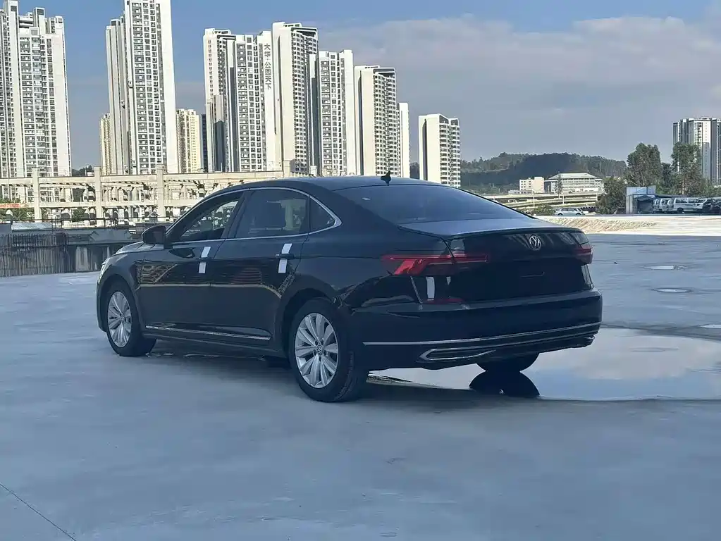 Volkswagen Passat — фото 13