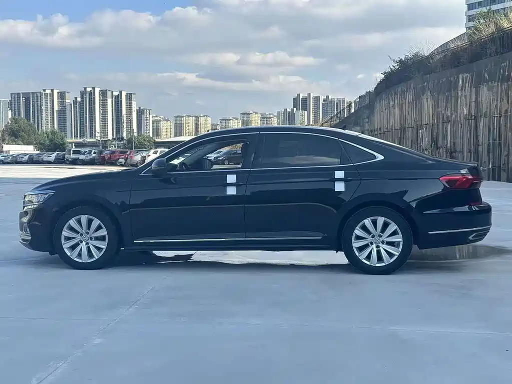 Volkswagen Passat — фото 14