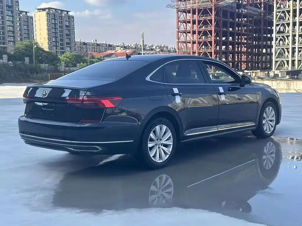 Volkswagen Passat — фото 15