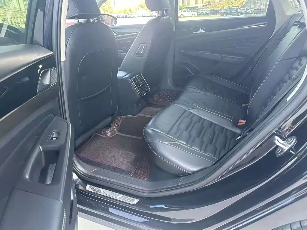 Volkswagen Passat — фото 7