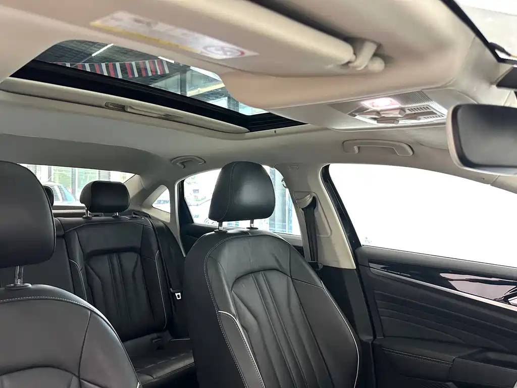 Volkswagen Passat — фото 11