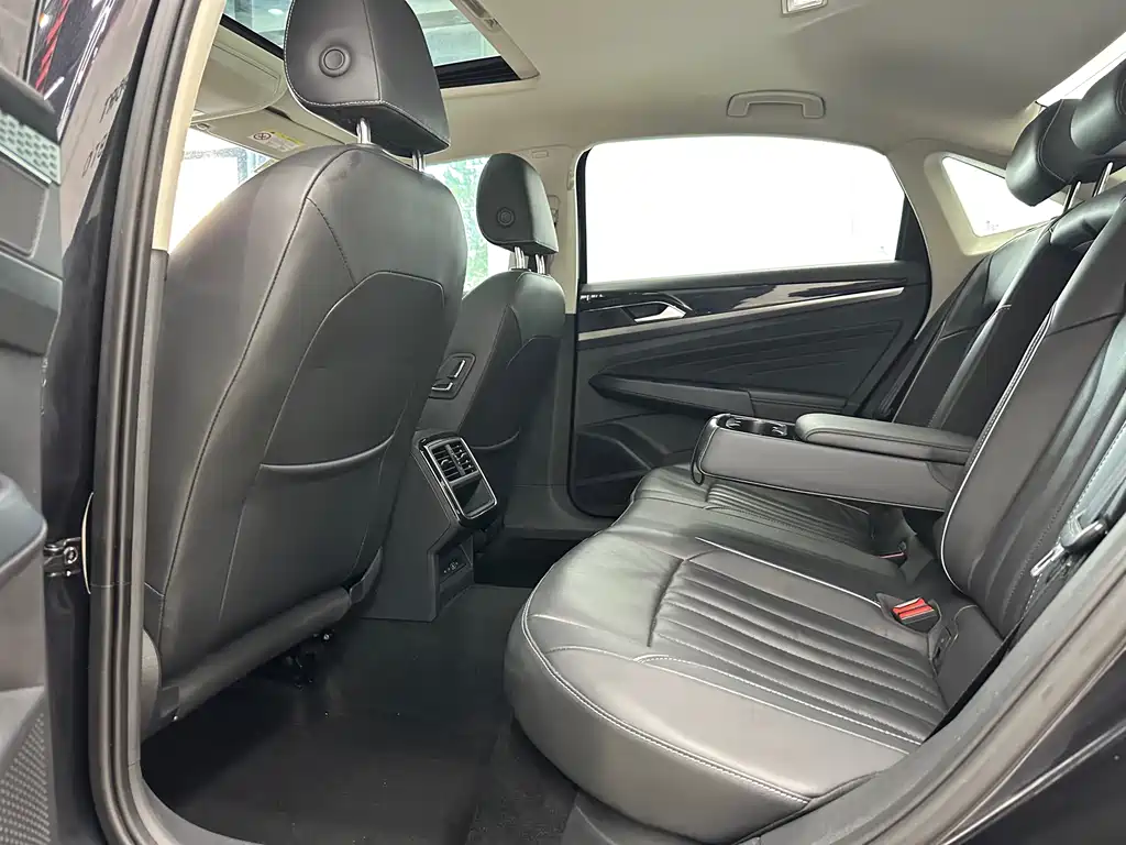 Volkswagen Passat — фото 8