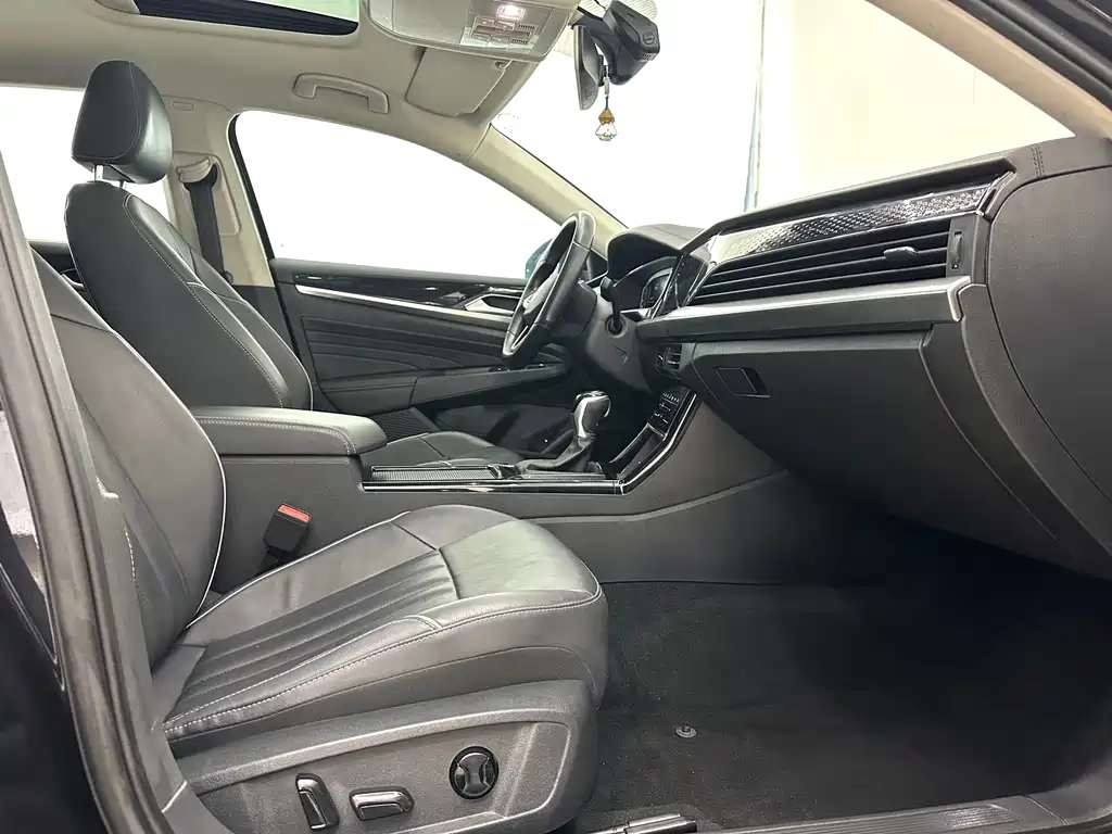 Volkswagen Passat — фото 9