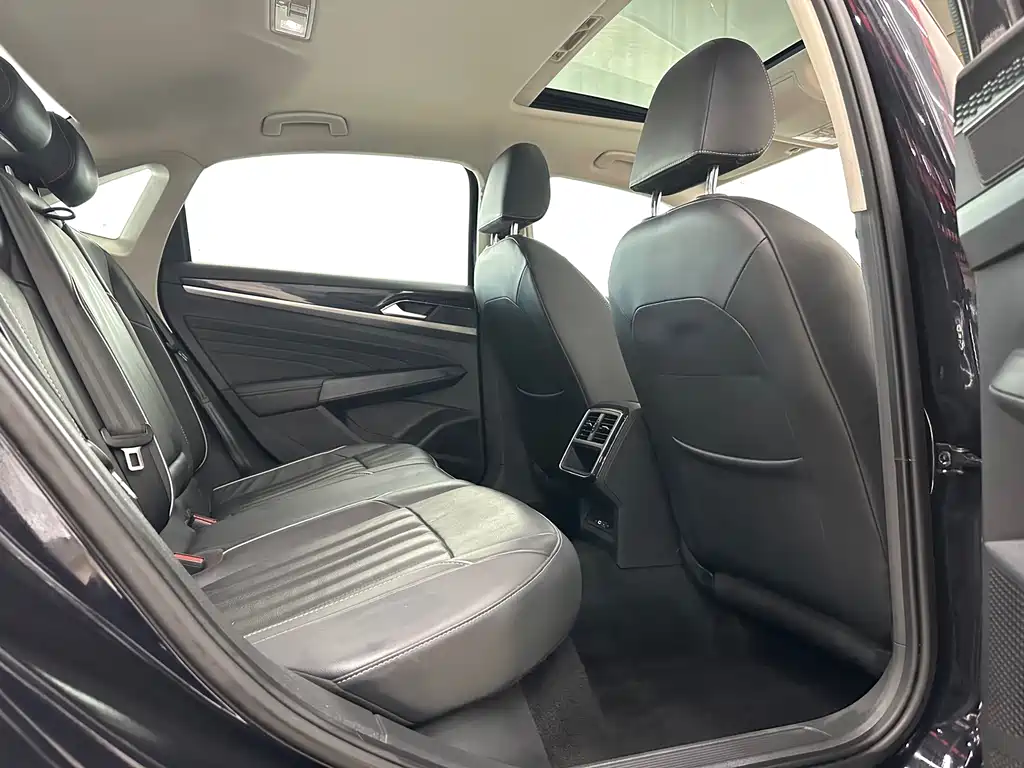 Volkswagen Passat — фото 10