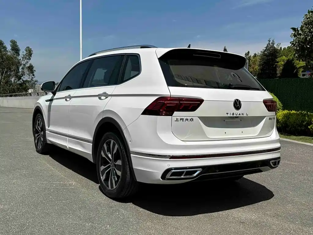 Volkswagen Tiguan L — фото 11