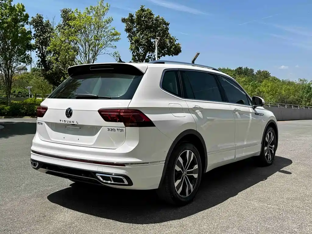Volkswagen Tiguan L — фото 13