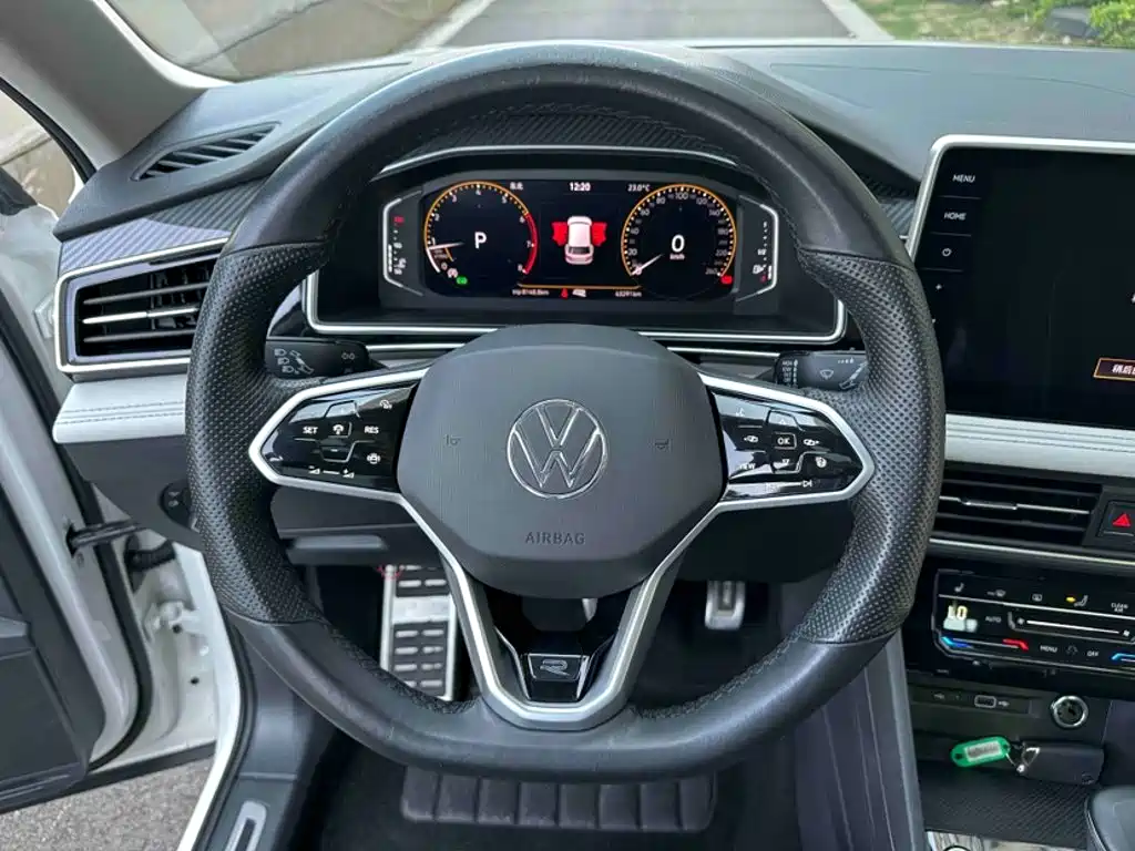 Volkswagen Tiguan L — фото 15