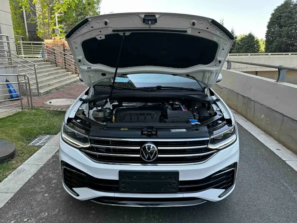 Volkswagen Tiguan L — фото 4