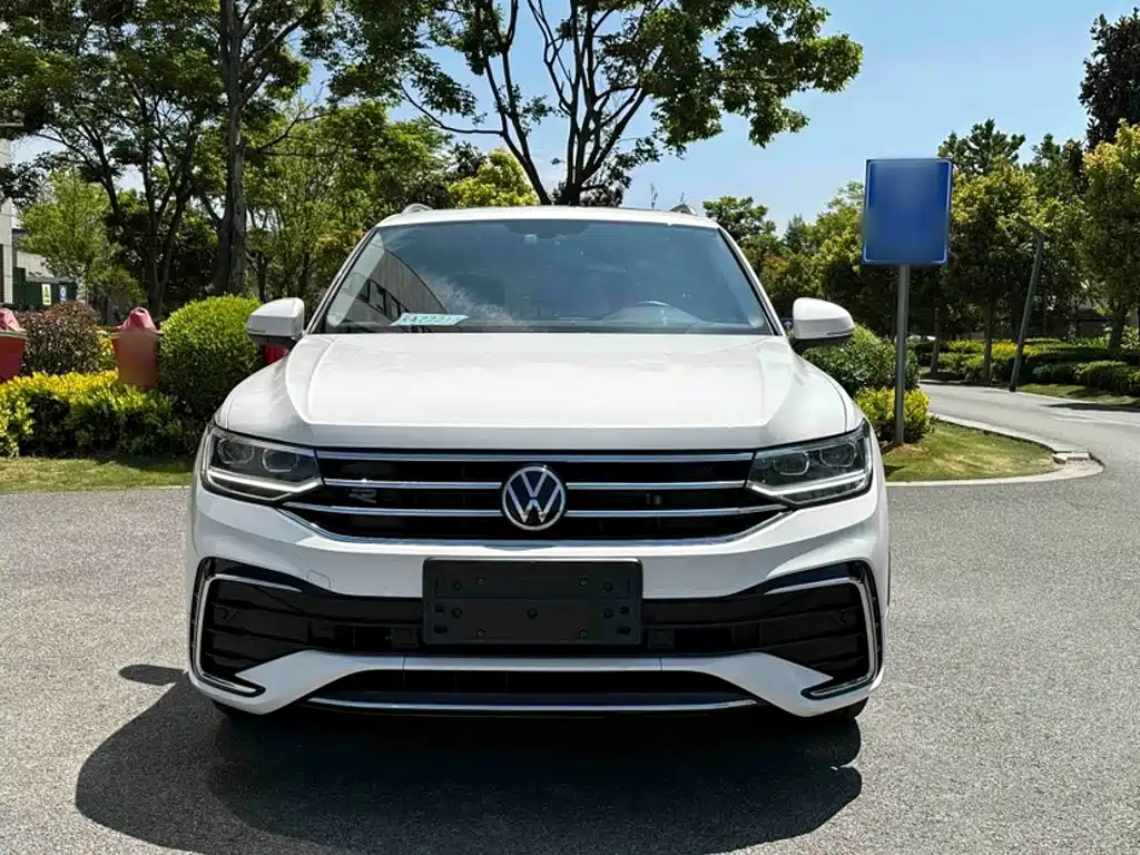 Volkswagen Tiguan L — фото 8