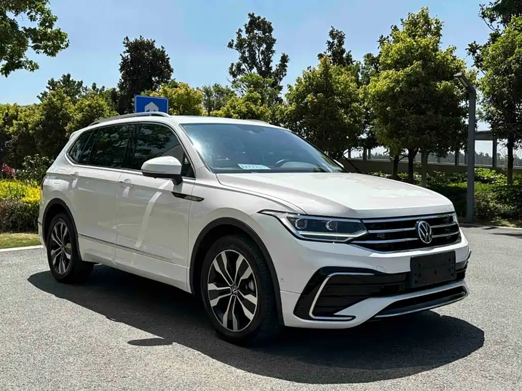 Volkswagen Tiguan L — фото 9