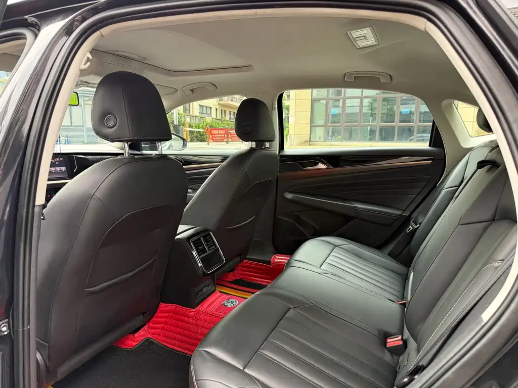 Volkswagen Passat — фото 8