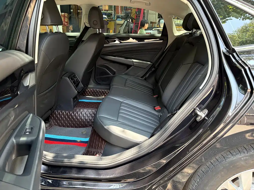 Volkswagen Passat — фото 7