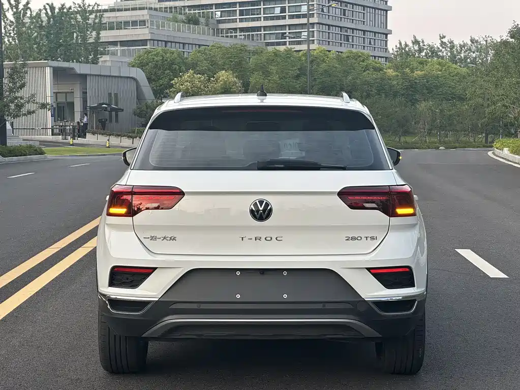 Volkswagen T-Roc — фото 17