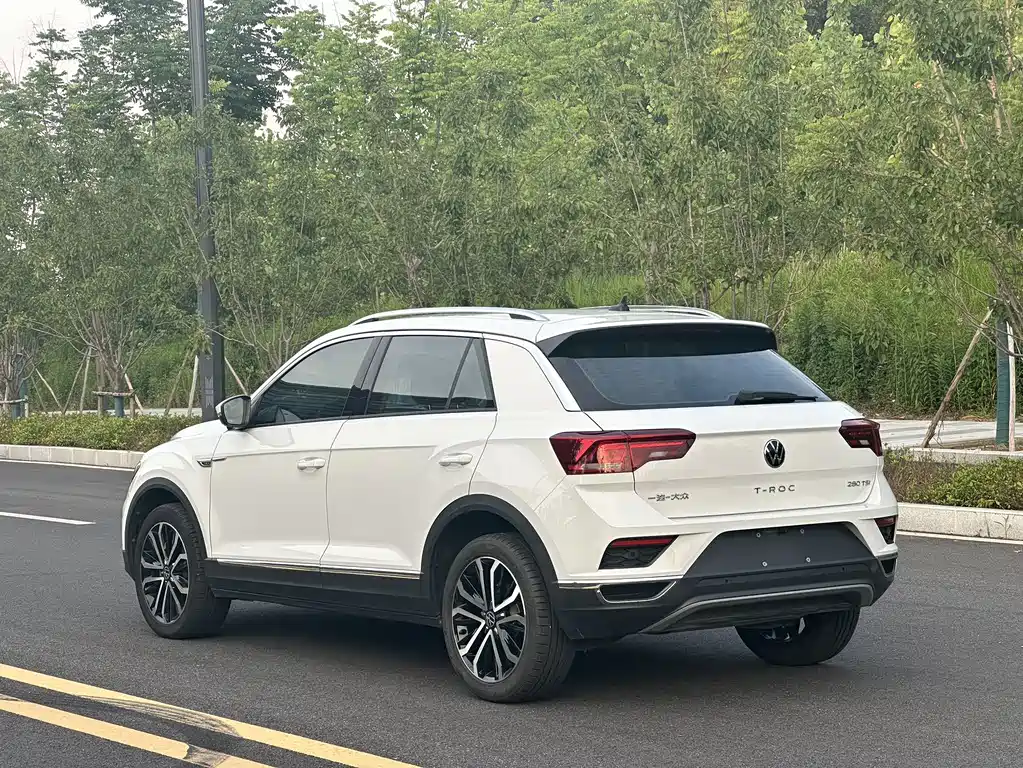 Volkswagen T-Roc — фото 18