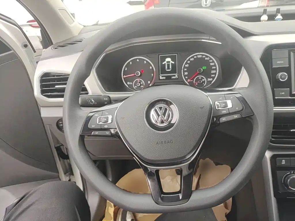 Volkswagen T-Cross — фото 11