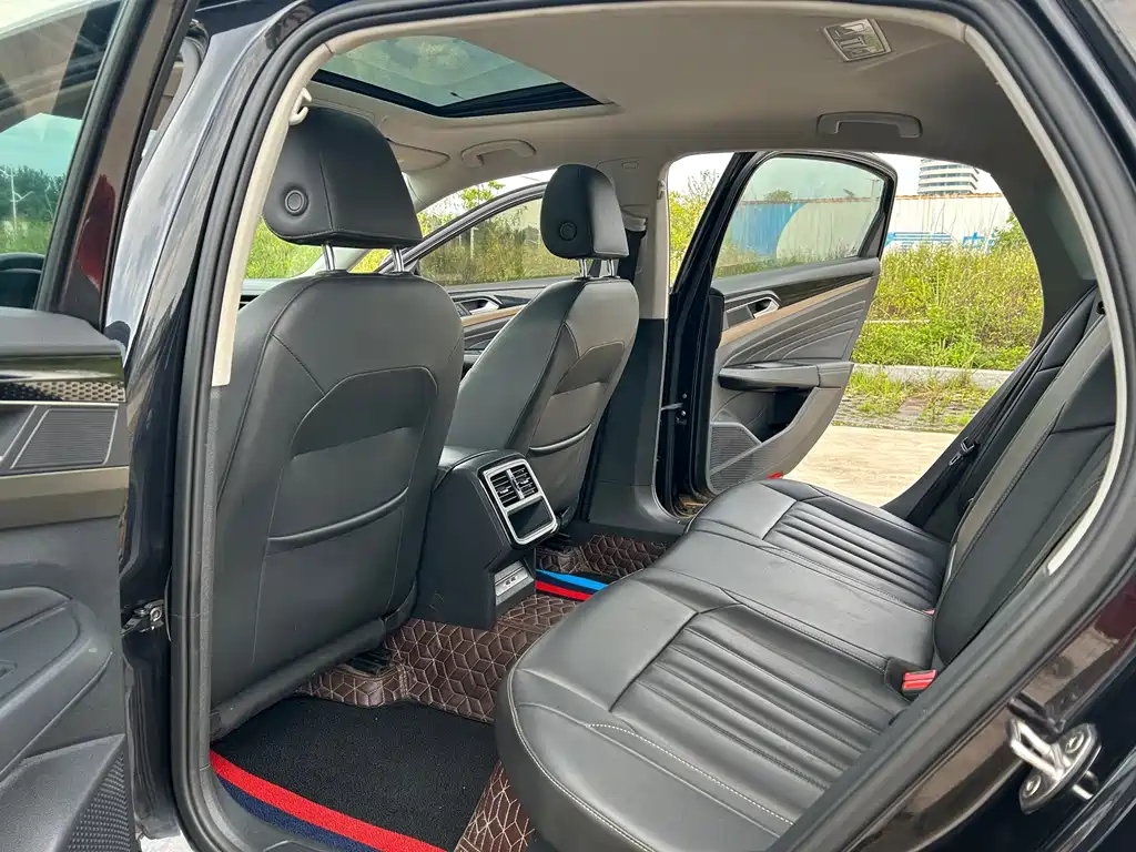 Volkswagen Passat — фото 8