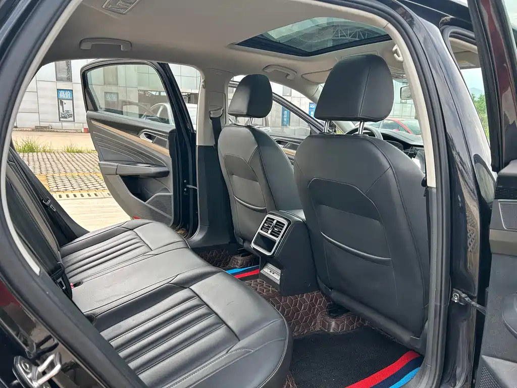 Volkswagen Passat — фото 9