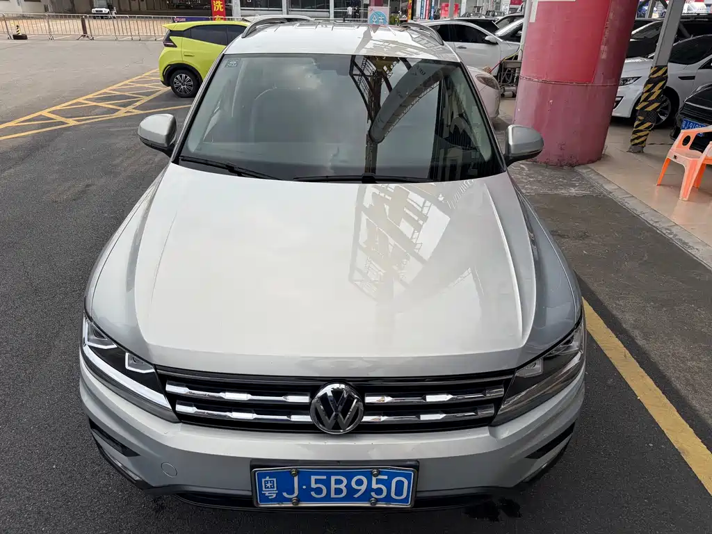 Volkswagen Tiguan L — фото 3