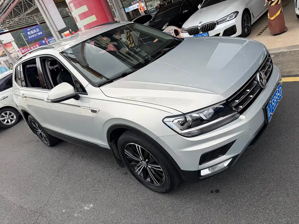 Volkswagen Tiguan L — фото 7
