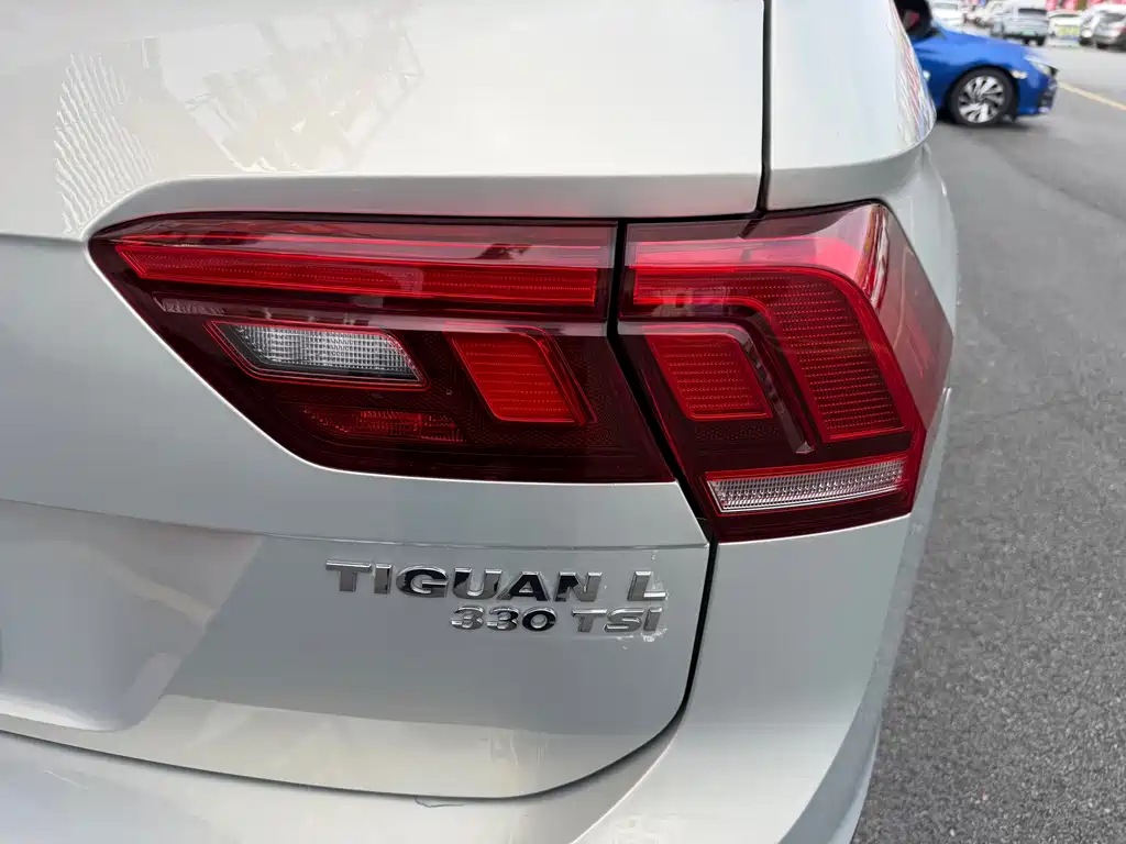 Volkswagen Tiguan L — фото 10